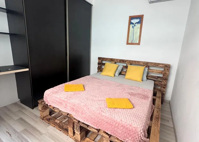 Old Town 2-room Apartment, Prime Location شقة *